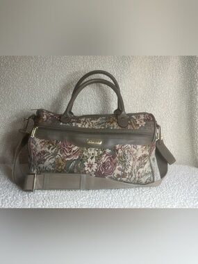 Vintage Jaguar Floral Tapestry Rolling Carryon Suitcase, Carry On Bag Make Up